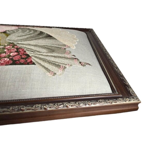 Nantucket Rose Petit Point Beach Lady Embroidery Pillowed Frame 18"x18 vtg - Picture 12 of 15